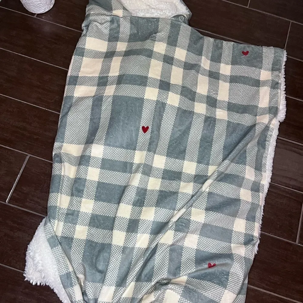 Peace Love World baby blue/Ivory  plaid hooded throw 40X70